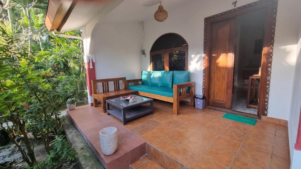 Catra Homestay Beach Apartments Candidasa Exterior foto